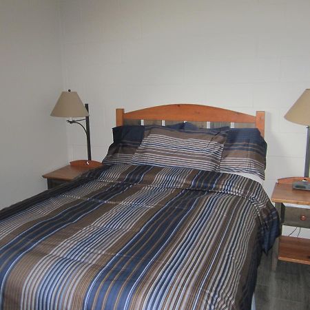 Saddle Mountain Lodge Блю-Ривер Экстерьер фото